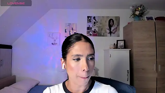 Snapshot of VEROSlen- chatting on 03-15-26, 04:18 VEROSlen- online show from 03-15-26, 04:18