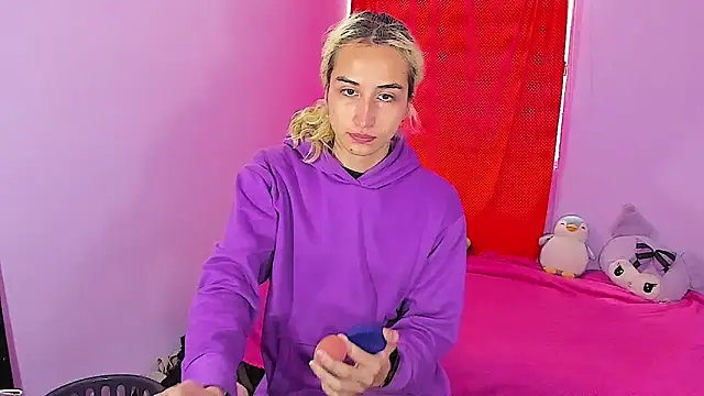 Snapshot of Elis-Darling chatting on 01-15-26, 05:05 Elis-Darling online show from 01-15-26, 05:05