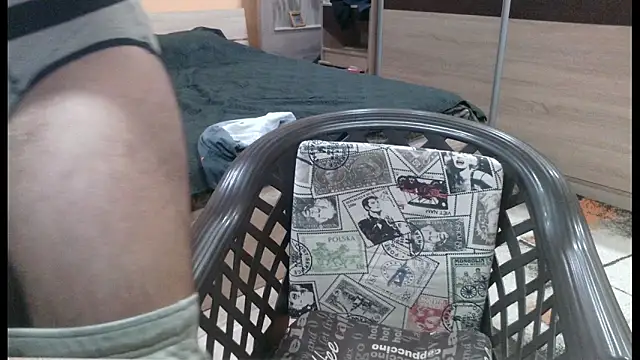 Snapshot of alieninhumanbody1 chatting on 01-09-26, 02:14 alieninhumanbody1 online show from 01-09-26, 02:14