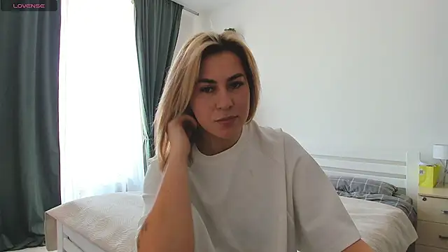 Snapshot of Roxi_Joy chatting on 02-20-26, 01:22 Roxi Joy online show from 02-20-26, 01:22