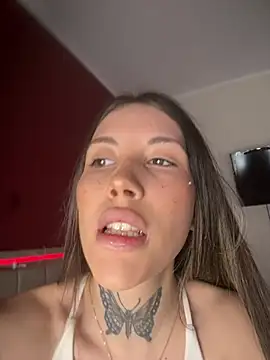 Snapshot of saphirafox chatting on 03-11-26, 01:39 saphirafox online show from 03-11-26, 01:39