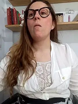 Snapshot of SofiEsteves chatting on 05-13-26, 01:41 SofiEsteves online show from 05-13-26, 01:41