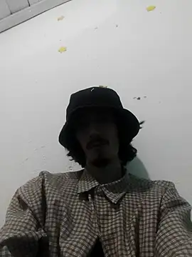 Snapshot of sk8-boy chatting on 01-18-26, 04:16 sk8-boy online show from 01-18-26, 04:16