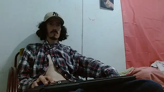 Snapshot of sk8-boy chatting on 06-13-26, 04:49 sk8-boy online show from 06-13-26, 04:49
