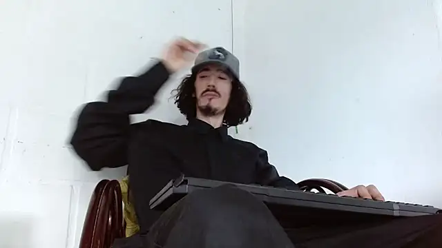 sk8-boy online show from 06-19-26, 03:38