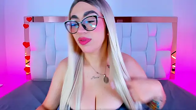 Snapshot of CamilleJuicy_ chatting on 07-07-26, 12:53 CamilleJuicy online show from 07-07-26, 12:53