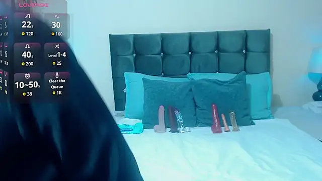 Snapshot of Valeri_hot22 chatting on 12-18-25, 08:04 Valeri hot22 online show from 12-18-25, 08:04