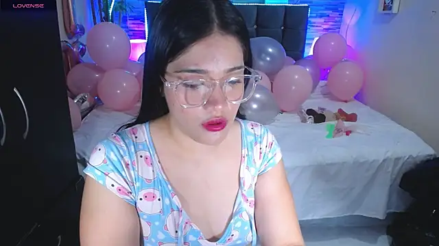 Snapshot of Valeri_hot22 chatting on 02-17-26, 08:26 Valeri hot22 online show from 02-17-26, 08:26