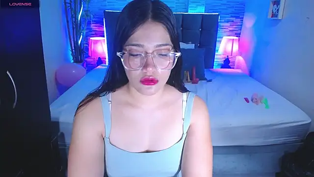 Snapshot of Valeri_hot22 chatting on 02-18-26, 09:33 Valeri hot22 online show from 02-18-26, 09:33