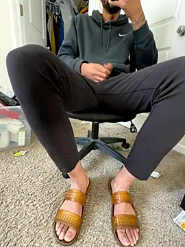 Snapshot of Kingbertfeet chatting on 12-21-25, 02:13 Kingbertfeet online show from 12-21-25, 02:13