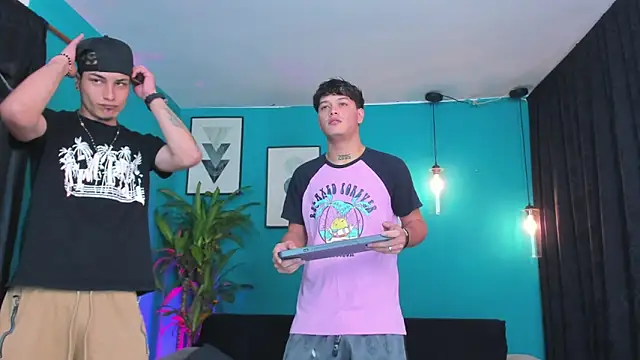 Snapshot of Oficial_KingOfHeavens chatting on 12-21-25, 09:22 Oficial KingOfHeavens online show from 12-21-25, 09:22