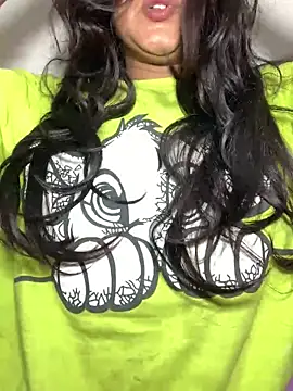 Snapshot of missmisha01 chatting on 05-05-26, 01:02 missmisha01 online show from 05-05-26, 01:02