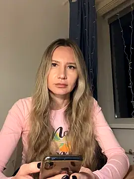 Snapshot of 1Moonlight1 chatting on 12-20-25, 05:42 1Moonlight1 online show from 12-20-25, 05:42