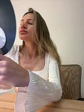 Snapshot of 1Moonlight1 chatting on 01-17-26, 08:01 1Moonlight1 online show from 01-17-26, 08:01