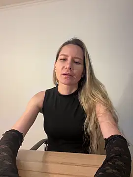 Snapshot of 1Moonlight1 chatting on 02-06-26, 08:01 1Moonlight1 online show from 02-06-26, 08:01