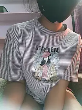 Snapshot of kinsu4763 chatting on 02-08-26, 04:27 kinsu4763 online show from 02-08-26, 04:27