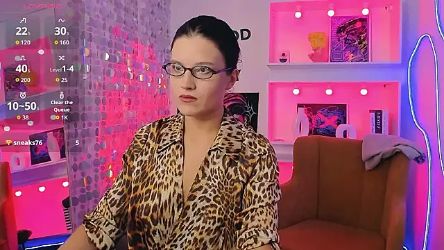 Snapshot of RowenMoon chatting on 02-14-26, 10:06 RowenMoon online show from 02-14-26, 10:06