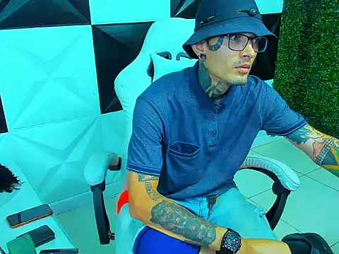 Boy tatto77 online show from 01-16-26, 03:27