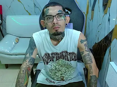 Boy tatto77 online show from 04-22-26, 12:07