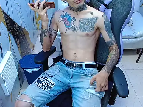 Boy tatto77 online show from 06-13-26, 12:47