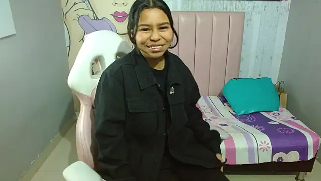 Snapshot of chloe_lust chatting on 12-19-25, 06:31 chloe lust online show from 12-19-25, 06:31