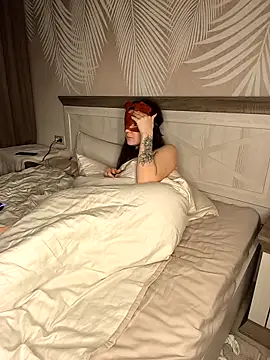 Snapshot of me_myhubby chatting on 03-08-26, 02:04 me myhubby online show from 03-08-26, 02:04