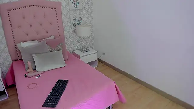 Snapshot of amber__ferrera chatting on 01-15-26, 07:50 amber ferrera online show from 01-15-26, 07:50