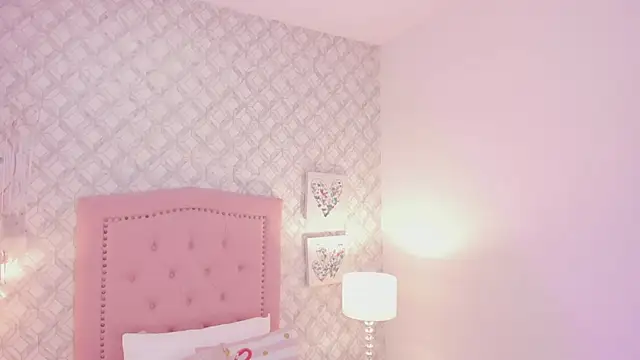 Snapshot of amber__ferrera chatting on 02-25-26, 11:42 amber ferrera online show from 02-25-26, 11:42