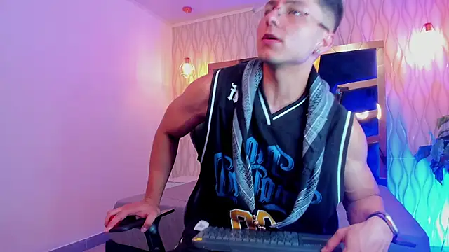 Snapshot of Noah_Clarkk chatting on 03-06-26, 05:31 Noah Clarkk online show from 03-06-26, 05:31