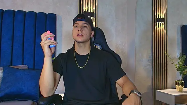 Noah Clarkk online show from 06-03-26, 05:40