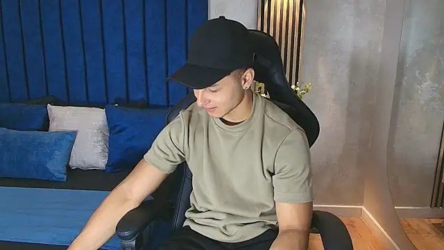 Noah Clarkk online show from 06-23-26, 05:44