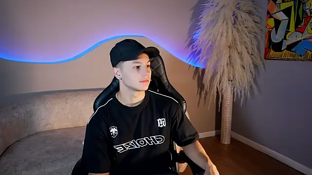 Noah Clarkk online show from 07-18-26, 05:39