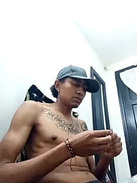 Snapshot of negrito_sexxxo chatting on 12-20-25, 07:15 negrito sexxxo online show from 12-20-25, 07:15