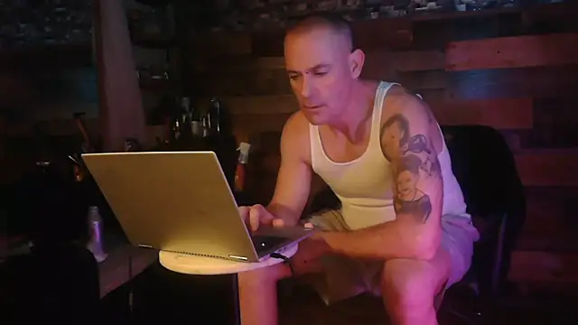 Snapshot of MISTERANDDEMI chatting on 12-20-25, 12:45 MISTERANDDEMI online show from 12-20-25, 12:45