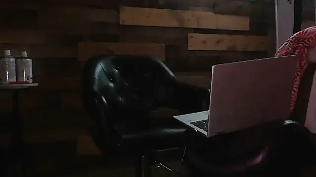 Snapshot of MISTERANDDEMI chatting on 12-21-25, 11:50 MISTERANDDEMI online show from 12-21-25, 11:50