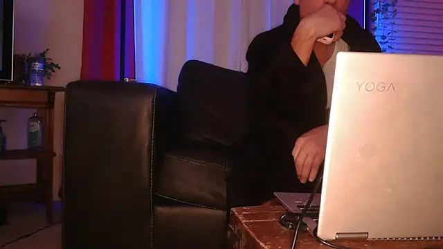 Snapshot of MISTERANDDEMI chatting on 12-23-25, 03:59 MISTERANDDEMI online show from 12-23-25, 03:59