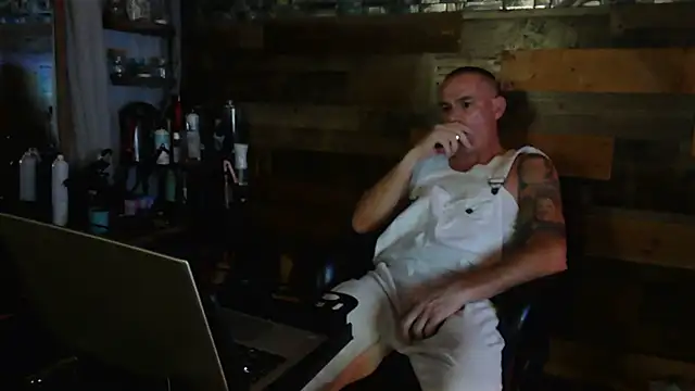 Snapshot of MISTERANDDEMI chatting on 02-15-26, 10:39 MISTERANDDEMI online show from 02-15-26, 10:39