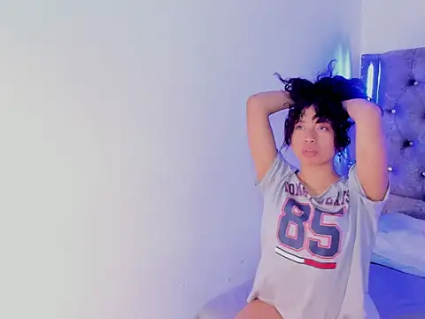 Mia Cavalli online show from 12-18-25, 09:43