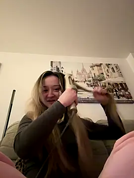 Snapshot of LilyLuck_ chatting on 01-07-26, 09:39 LilyLuck online show from 01-07-26, 09:39