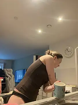 Snapshot of LilyLuck_ chatting on 02-05-26, 02:00 LilyLuck online show from 02-05-26, 02:00