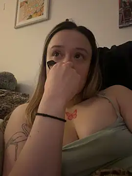 Snapshot of LilyLuck_ chatting on 02-11-26, 01:10 LilyLuck online show from 02-11-26, 01:10