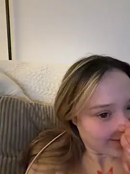 Snapshot of LilyLuck_ chatting on 02-17-26, 10:16 LilyLuck online show from 02-17-26, 10:16