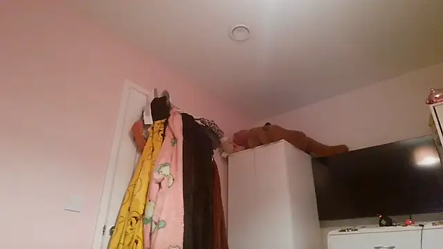 Snapshot of LilyLuck_ chatting on 02-18-26, 04:58 LilyLuck online show from 02-18-26, 04:58