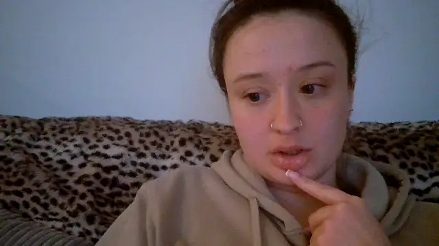 Snapshot of LilyLuck_ chatting on 03-06-26, 01:13 LilyLuck online show from 03-06-26, 01:13