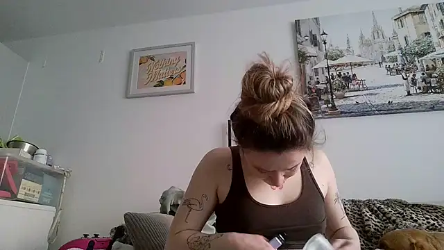 Snapshot of LilyLuck_ chatting on 03-10-26, 04:23 LilyLuck online show from 03-10-26, 04:23