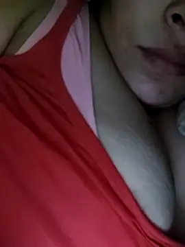 Snapshot of Lobna-66 chatting on 02-05-26, 01:43 Lobna-66 online show from 02-05-26, 01:43