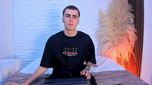 Snapshot of SpaceBoy1 chatting on 02-15-26, 09:00 SpaceBoy1 online show from 02-15-26, 09:00