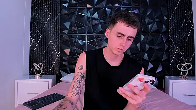 Snapshot of SpaceBoy1 chatting on 03-11-26, 09:10 SpaceBoy1 online show from 03-11-26, 09:10