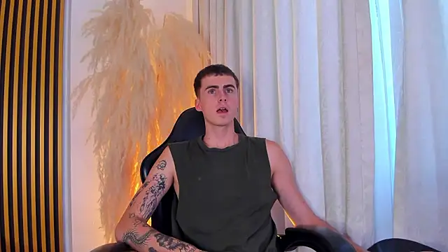 Snapshot of SpaceBoy1 chatting on 03-12-26, 10:16 SpaceBoy1 online show from 03-12-26, 10:16