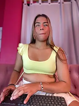 Snapshot of MiaSizzle chatting on 01-18-26, 01:04 MiaSizzle online show from 01-18-26, 01:04